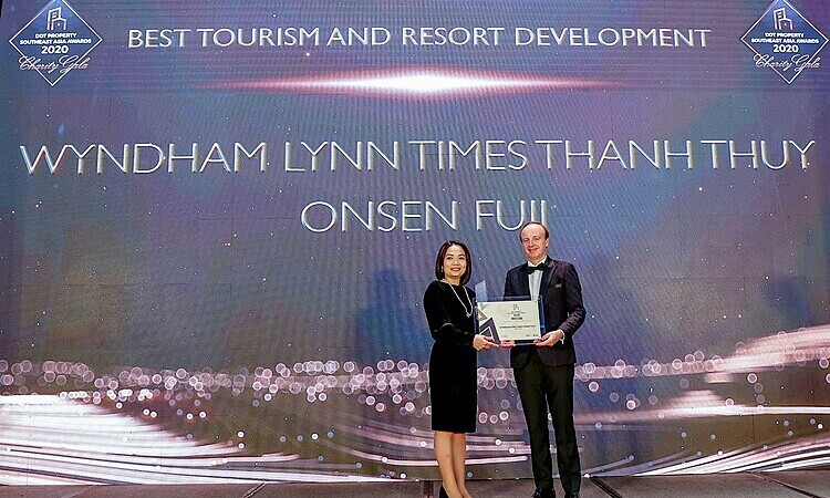 Wyndham Thanh Thủy nhận giải bất động sản quốc tế 2020